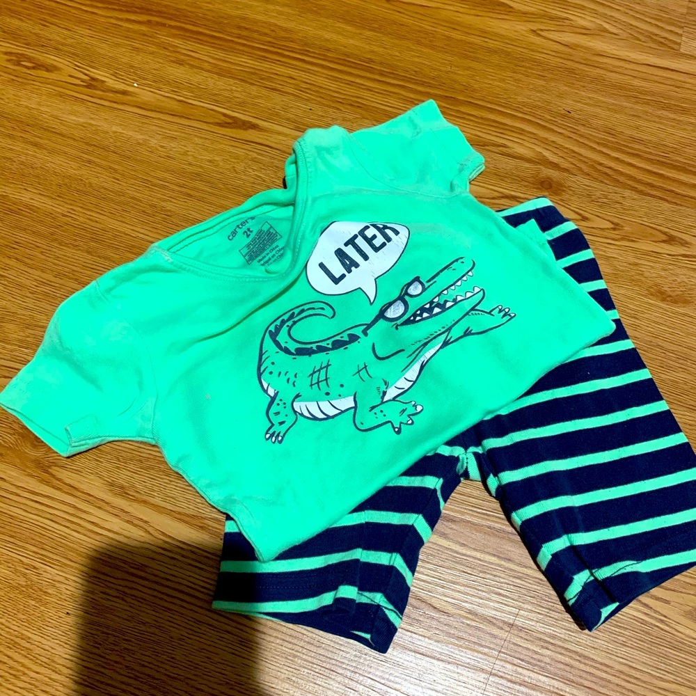 Carter’s 2T pj set